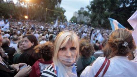 La Marcha De Los Paraguas Inunda Buenos Aires En Memoria De Nisman