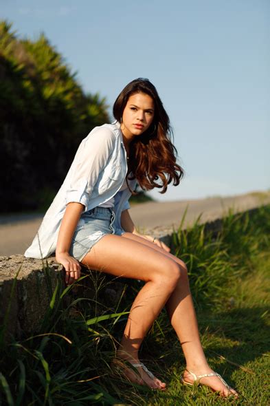 A Adolescente Bruna Marquezine Posa Para O Ego Fotos Em Famosos Ego