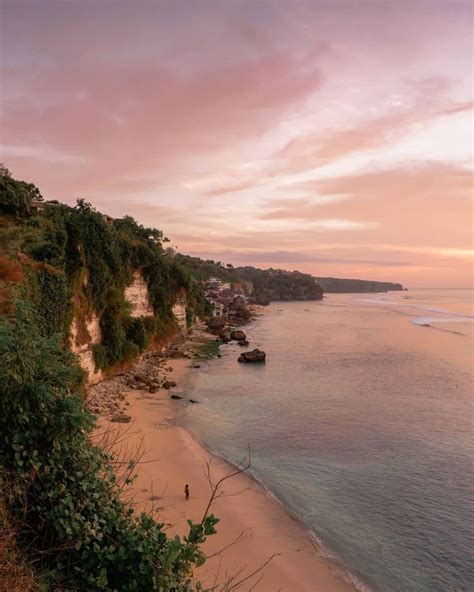 10 Potret Pantai Cemongkak Bali Surga Di Balik Tebing