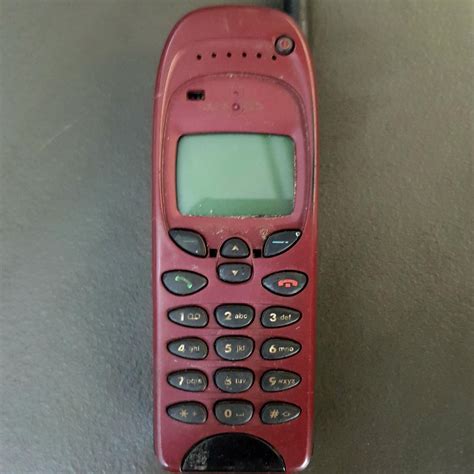 What model is this Nokia phone? I tried opening the back but the