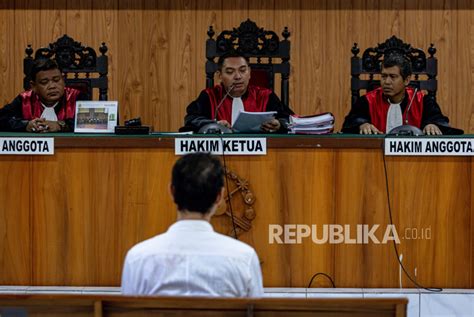 Sidang Vonis Aktivis Lingkungan Karimunjawa Republika Online