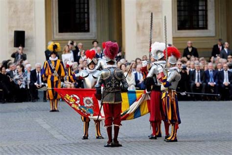 Vatican Les Nouveaux Gardes Suisses Pr Tent Serment