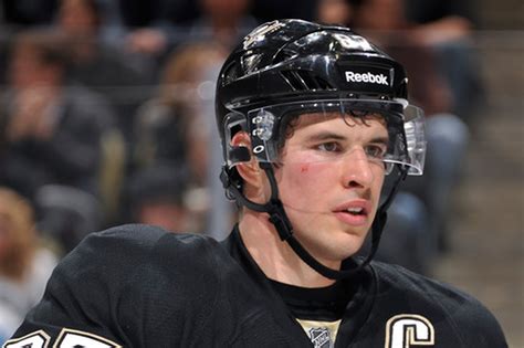 Sidney Crosby injury: Penguins captain hit in face by puck, leaves game ...