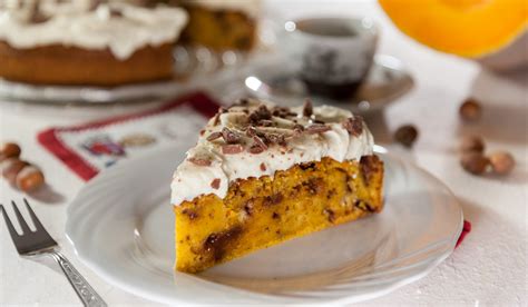 Torta Soffice Di Zucca E Nocciole Ricetta Con Zucca Cruda Azdoretta