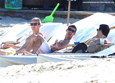 Joe Jonas Shirtless In Cabo Joe Jonas Photo 27167910 Fanpop