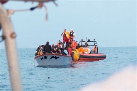 Migranti Arrivata A Messina La Ocean Viking Sbarcano 182 Persone