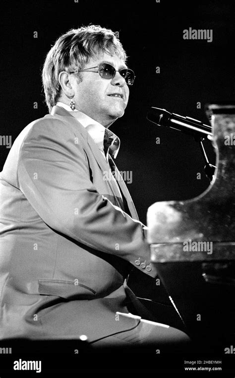 Verona Italy 08 September 2001 The Singer Elton John During The Concert Final Of The