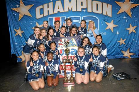 Redlands High School’s varsity cheer, mascot squads take home national ...