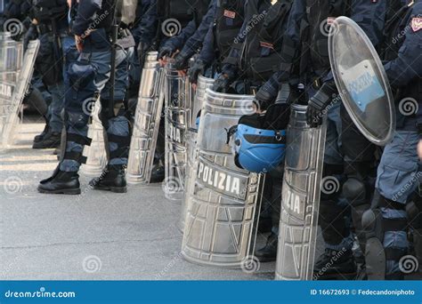 Police With Shields Stock Image Image Of Police Siege 16672693