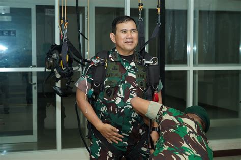 Pangdivif 2 Kostrad Uji Coba Fasilitas Latihan VRPS Dan Wind Tunnel Di