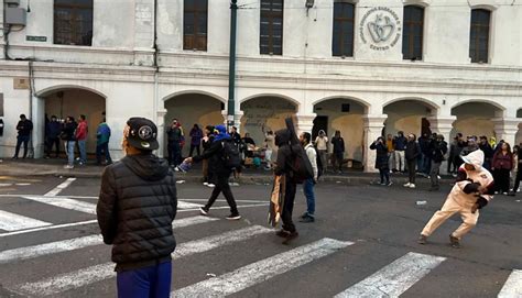 Incidentes Al Final De La Marcha En La Plaza De Santo Domingo De Quito