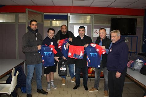 Lavardac Des maillots tout neufs pour lécole de rugby