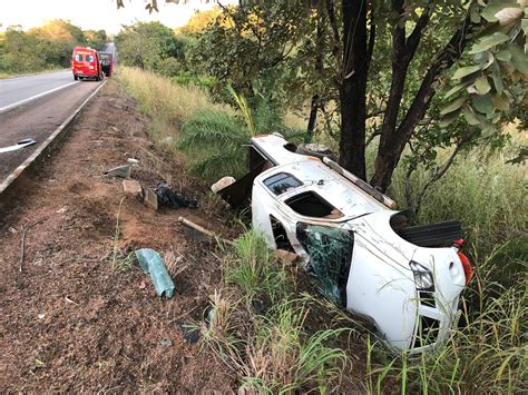 Acidente Mata Motorista Na Br 153 Após Caminhonete Tombar Fora Da Pista