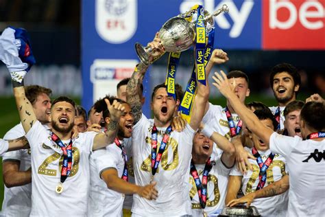 25 Pictures Of Leeds United And Marcelo Bielsa Lifting The Championship