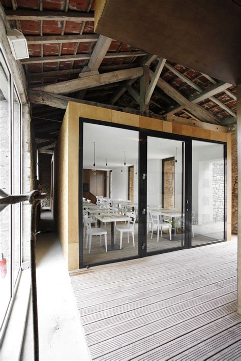 Renovation of an old barn / Comac | ArchDaily