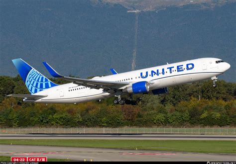 N672UA United Airlines Boeing 767 322ER WL Photo By Alexander Listopad