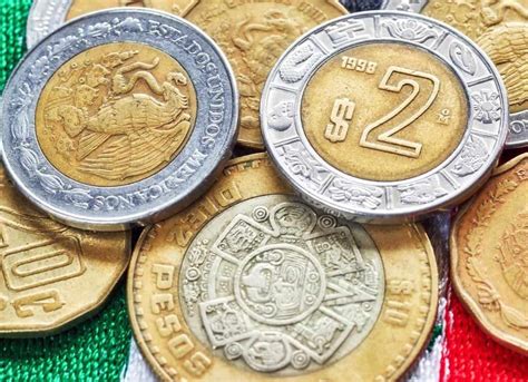 Peso mexicano gana por declive de dólar cotiza en 19 60