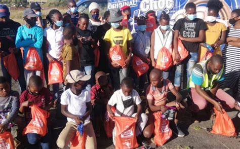 Eyethu Orange Farm Mall Donates 200 Dignity Packs To Orange Farm