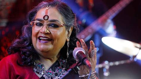 Usha Uthup Birthday పాటల పూదోటలో ఆమె ఓ అరవిరిసిన మందారం ఉషా ఉతుప్