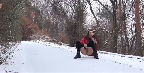 Streamy Snow Pissing Free Chicks Urinate Pee Hd Porn Vid 1a