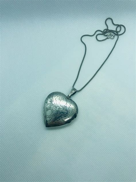 Vintage Large Etched Heart Locket Pendant Necklace Gem