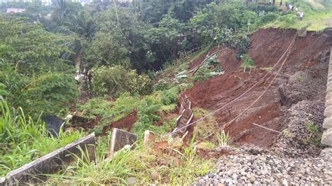 Imbas Tanah Longsor Perjalanan Kereta Api Bogor Sukabumi Batal