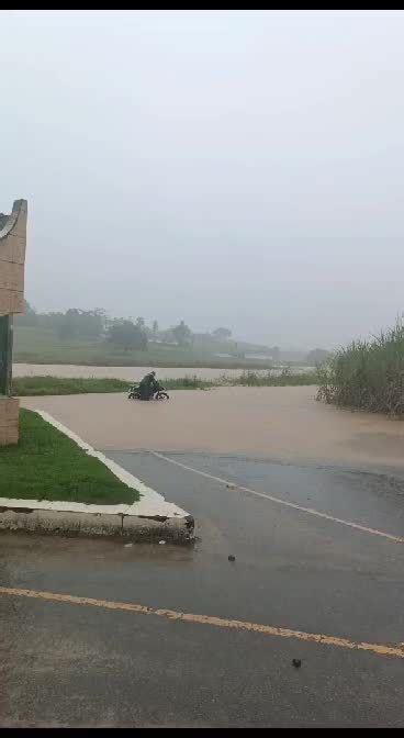 V Deos Chuva Forte Provoca Inunda Es Em Alagoas Alagoas G