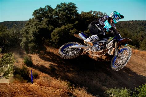 YZ 450 F Monster Energy 2022 Motocikli Cross YAMAHA SIBEG