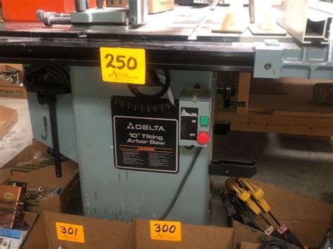 Delta 10 Tilting Arbor Saw W Unifence Saw Guide Assiter Auctioneers