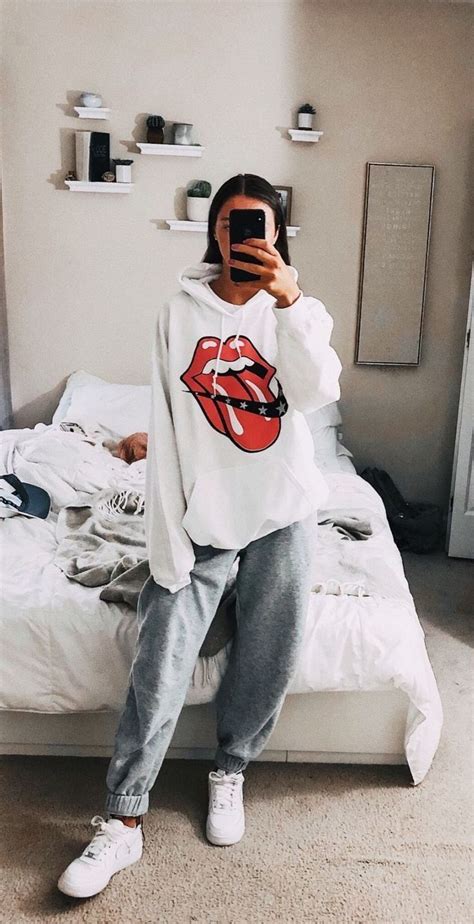 Vsco Girl Fall Comfy Casual Wear Pajamas Mirror Selfie Aesthetic Style