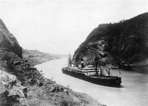 The Panama Canal History - Item # VAREVCHBDPACAEC010 - Posterazzi