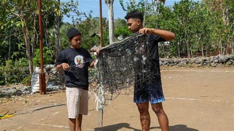 Semangat Gotong Royong Ganjar Milenial Bareng Warga Kerja Bakti