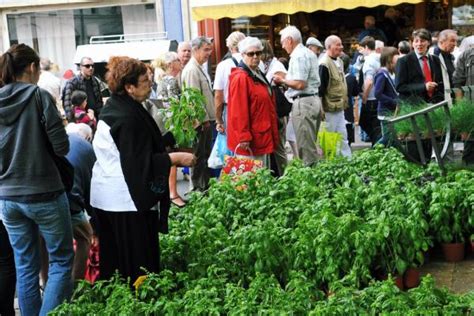 Et toujours la grosse affluence à la foire à l ail de Tours