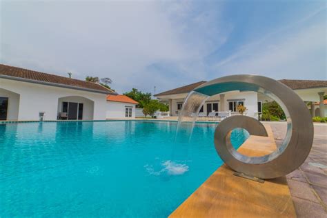 10 Bedroom Resort Style Pool Villa Estate On Large 3 200 Sqm Plot For