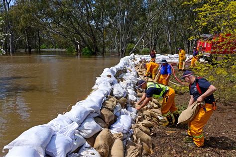 Sacchi Di Sabbia Per Arginare Le Alluvioni In Australia Primopiano