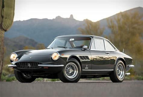 FERRARI 330 GTC DE 1967 UM CLáSSICO DA ELEGâNCIA E DESEMPENHO