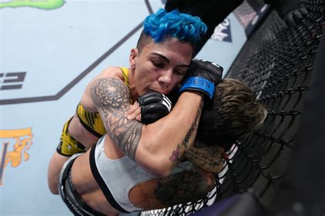 Jessica Andrade finishes Amanda Lemos with rare standing arm-triangle ...