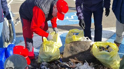 Voluntarios de Amidown recogen 91 87 kilos de residuos del río Bernesga