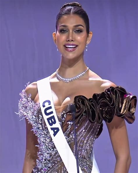 Ni las reinas más ricas se atrevieron a tanto: el precio del vestido de