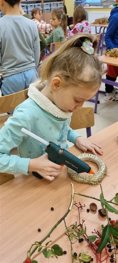 Wianki z darów jesieni SZKOŁA PODSTAWOWA NR 7 IM HELENY RASZKI W