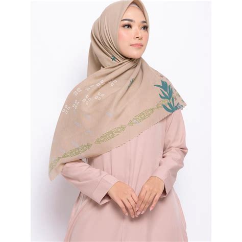 Jual Zm Zaskia Mecca Tenun Buna Sand Scarf Kerudung Segi Empat Wangi