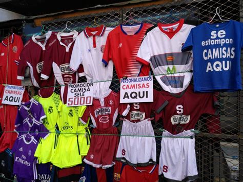 Vendedores Tendr N Camisetas Falsas Del Saprissa En D As La Naci N