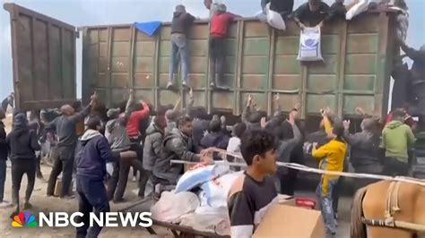 Video Shows Aid Trucks Surrounded By Crowds Near Gaza City Youtube