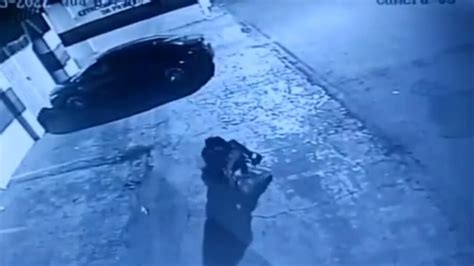 Vídeo VÍDEO comerciante é assassinado a tiro durante assalto ao abrir