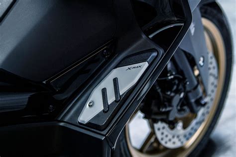 Yamaha Xmax Launched Gets The Tech Max Trim Tft Display