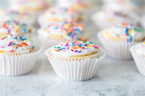 Easy Vanilla Glaze For Cupcakes That Travel Perfectly