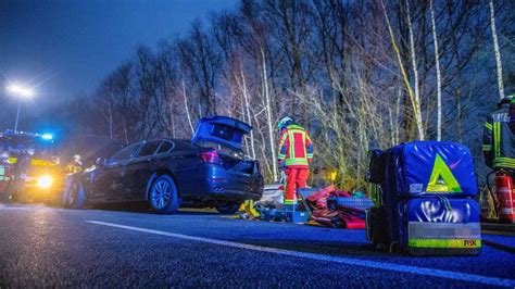 T Dlicher Verkehrsunfall Auf Der B In Neum Nster