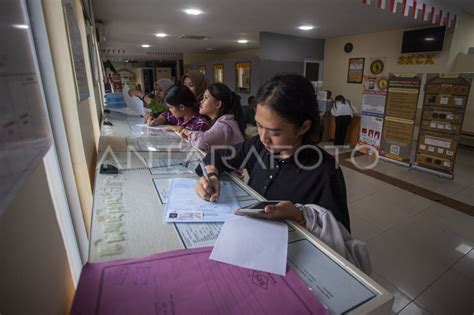 Uji Coba BPJS Kesehatan Sebagai Syarat Penerbitan SKCK ANTARA Foto