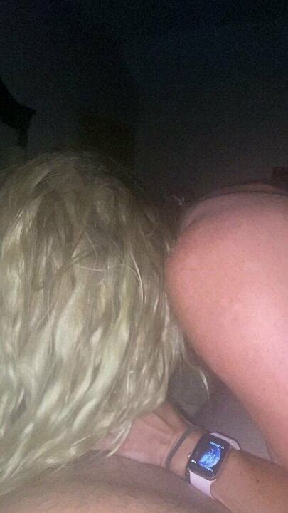 Blonde Ehefrau Lutscht Schwanz XHamster