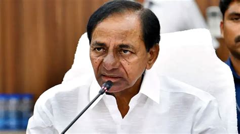 Kcr Bus Yatra మాజీ సీఎం కేసీఆర్ కాన్వాయ్‌లో ప్రమాదం Accident